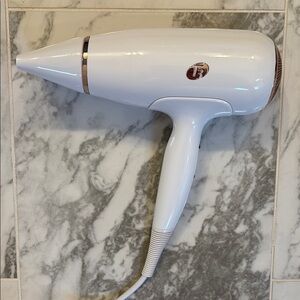 T3 Aireluxe Hair Dryer